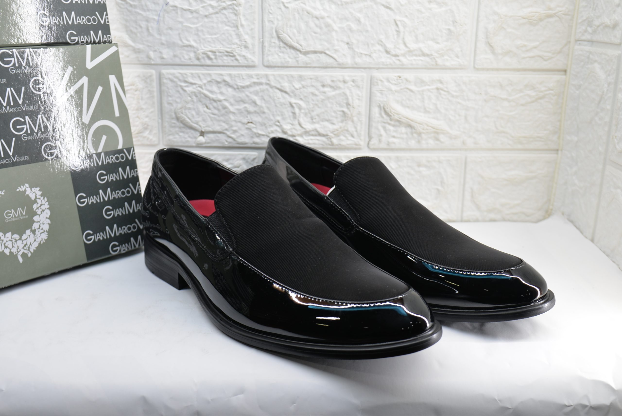 Mocassino elegante con raso nero