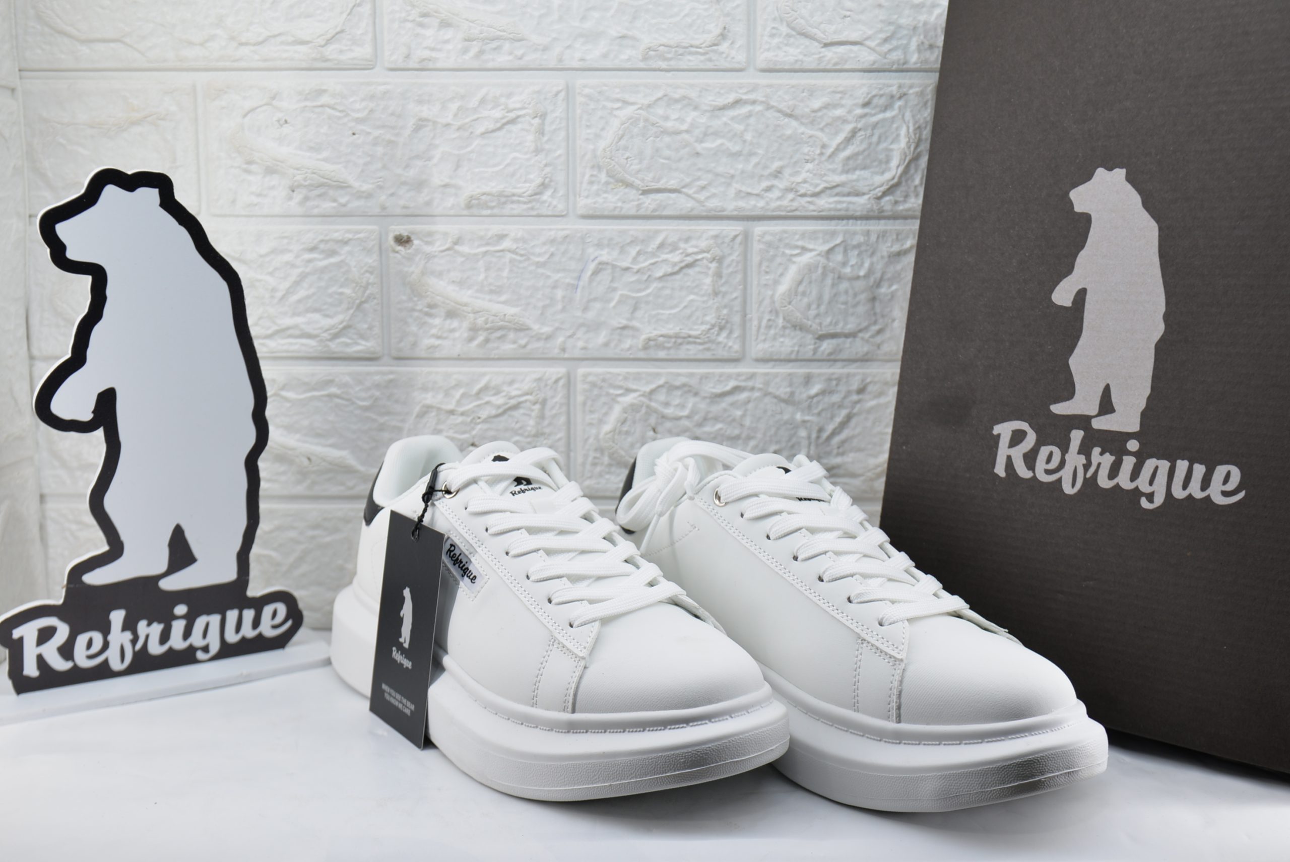 Sneakers Refrigue White Black
