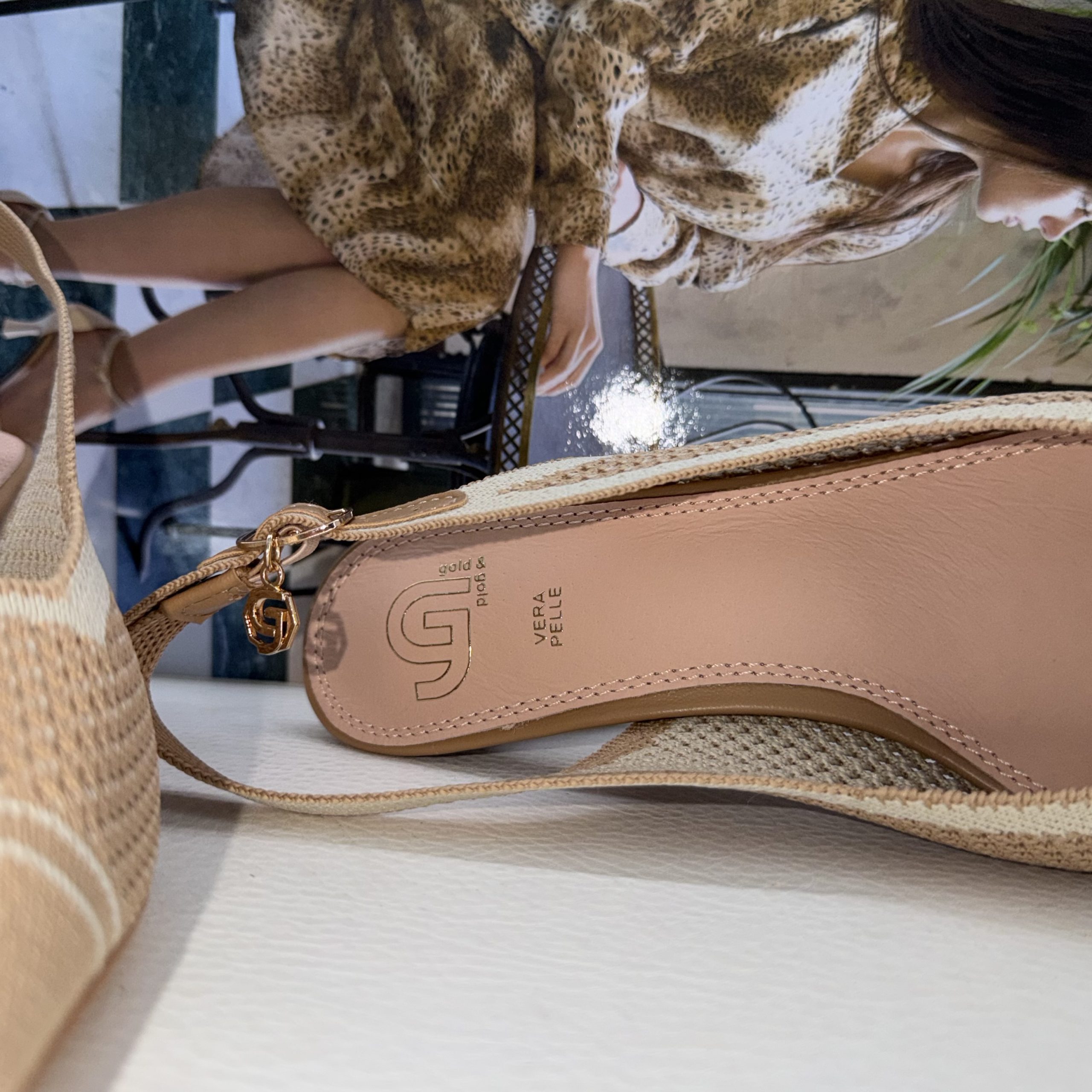 Décolleté Slingback Gold & Gold in Maglia Beige - immagine 5