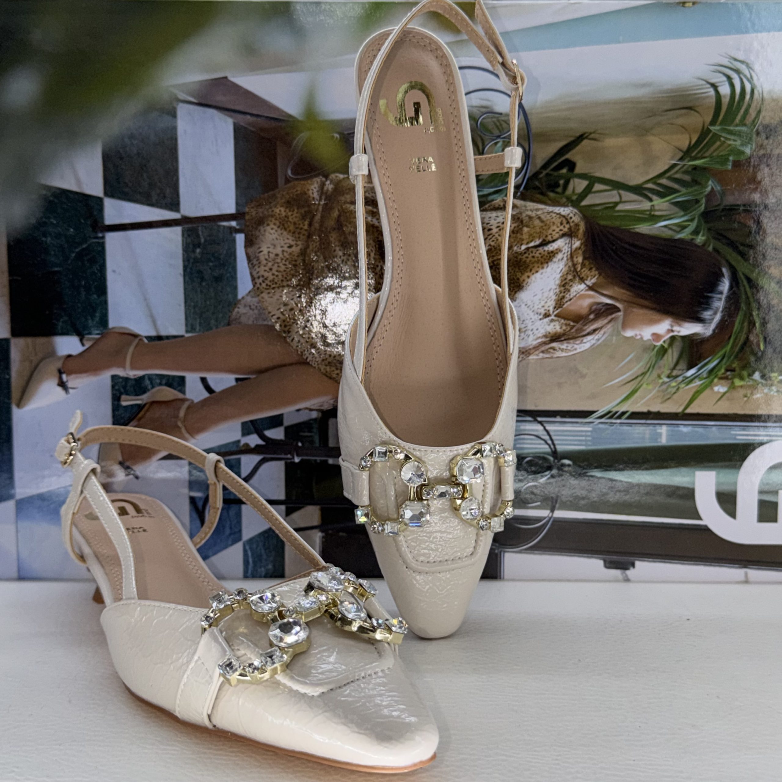 Décolleté Slingback Gold & Gold in Vernice Panna con Punta e Tacco Basso