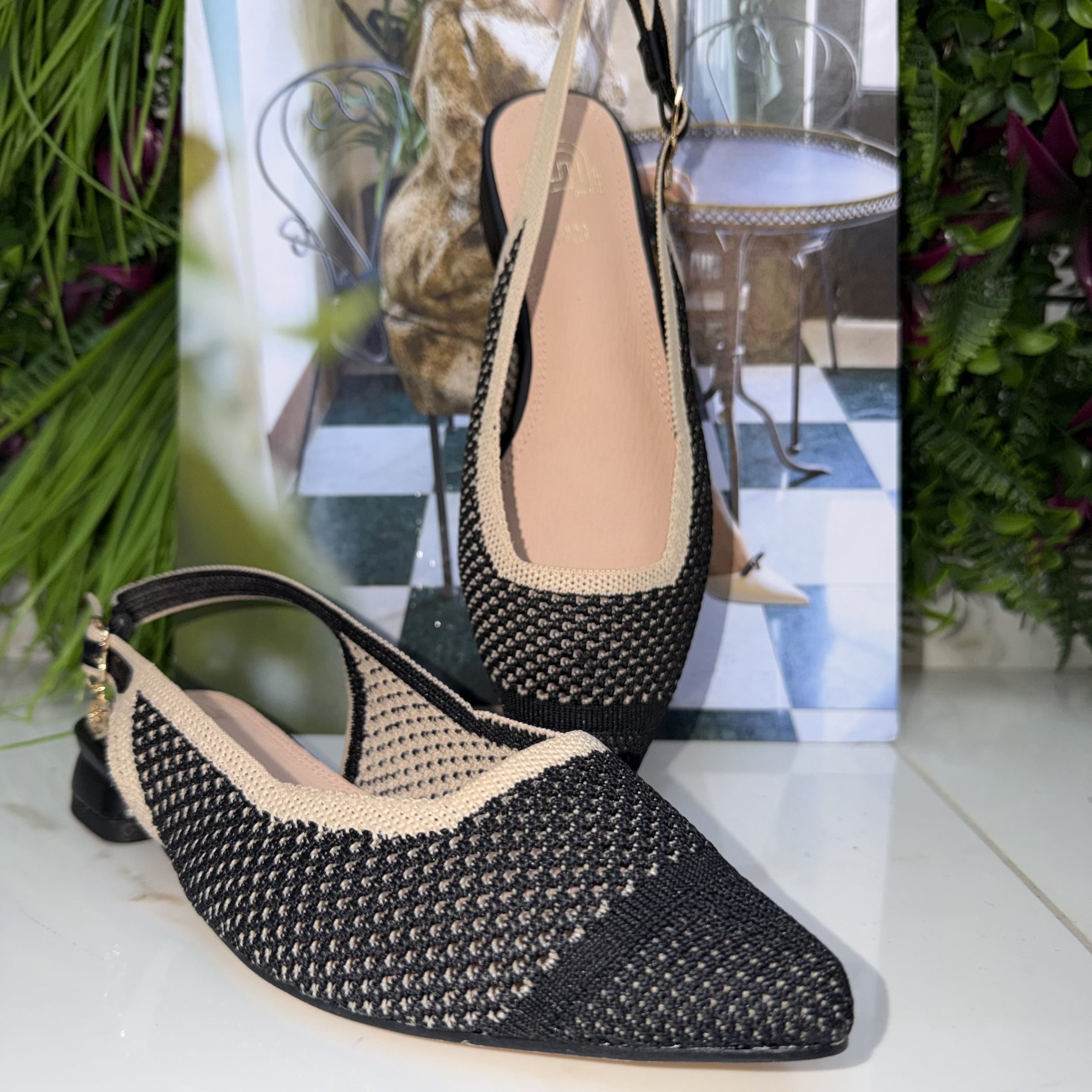 Décolleté Gold & Gold slingback nere e beige in maglia traforata con tacco basso
