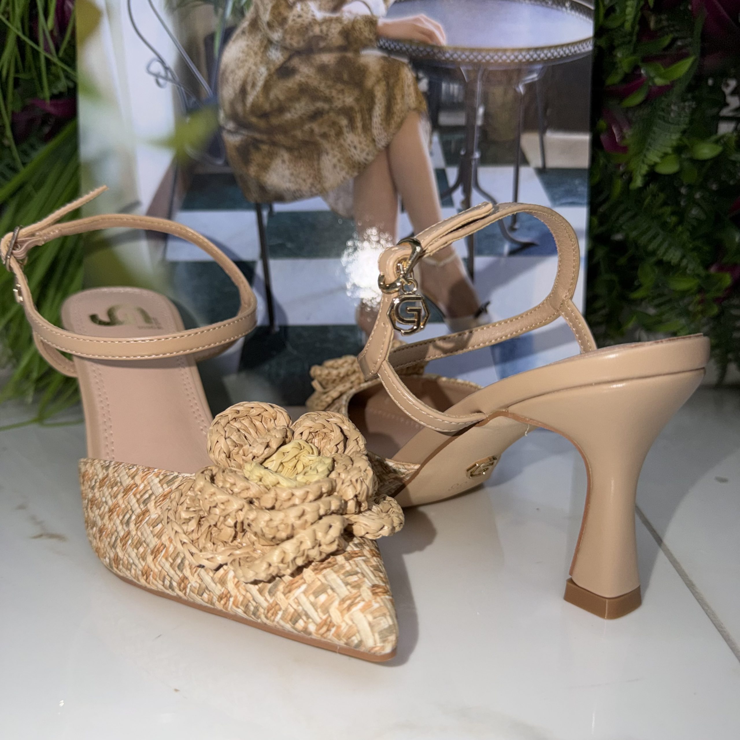 Gold&Gold Décolleté Slingback Intrecciata Beige con Fiore Applicato - immagine 2
