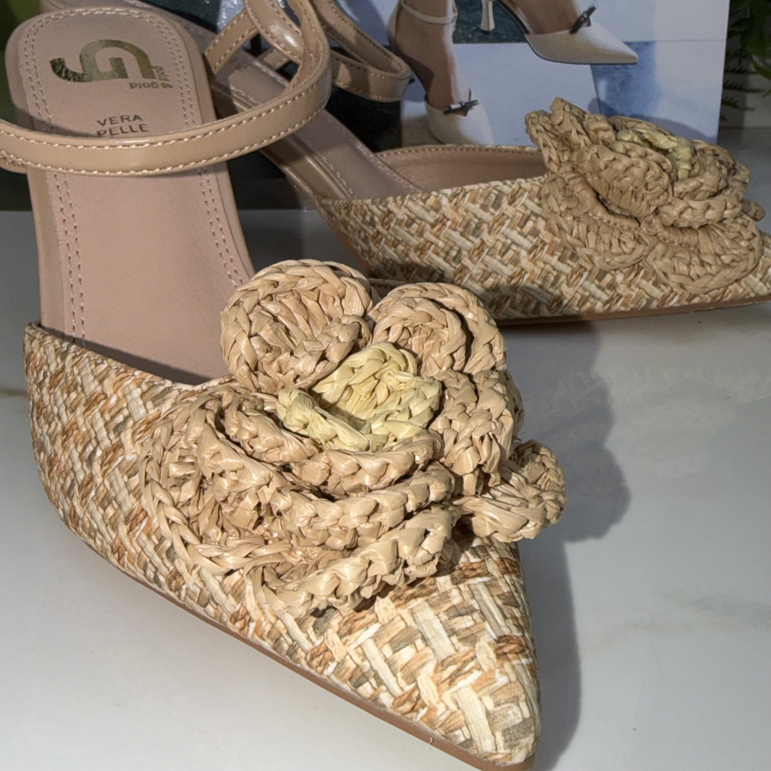 Gold&Gold Décolleté Slingback Intrecciata Beige con Fiore Applicato - immagine 6